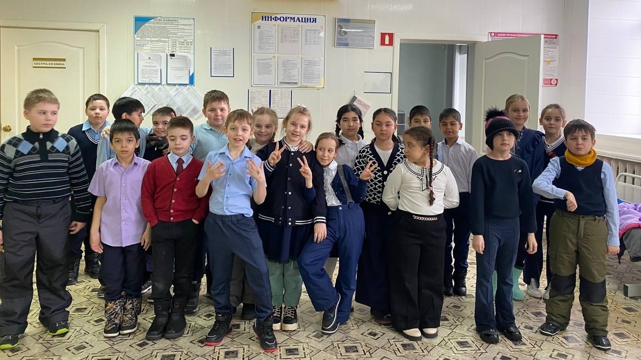 В мир микроскопов и анализов: второклассники на экскурсии в медицинской лабораторию.