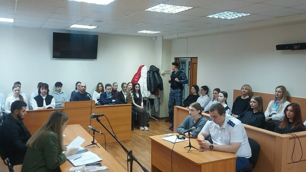 Урок права в действии: 10‑классники побывали на настоящем судебном процессе