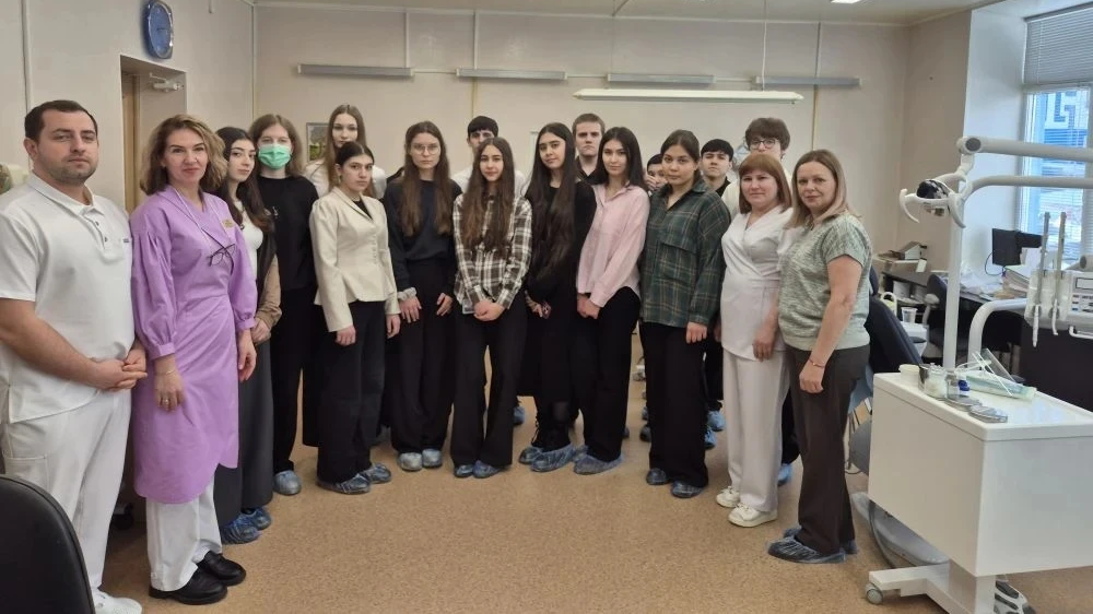 ПРОФОРИЕНТАЦИЯ В ДЕЙСТВИИ: УЧЕНИКИ 10-В ПОЗНАКОМИЛИСЬ С МИРОМ СТОМАТОЛОГИИ!